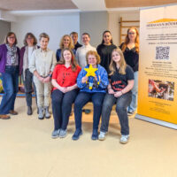 Vertreter aus den Musik-AGs besuchen gemeinsam mit Frau Holmer und Schulleiterin Frau Brandes das Bödeker Haus in Hannover - Spendenziel des Weihnachtskonzertes 2025.