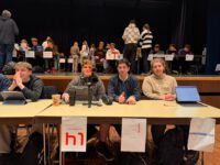 Schülerinnen und Schüler des 11. Jahrgangs informieren über ihre Praktika